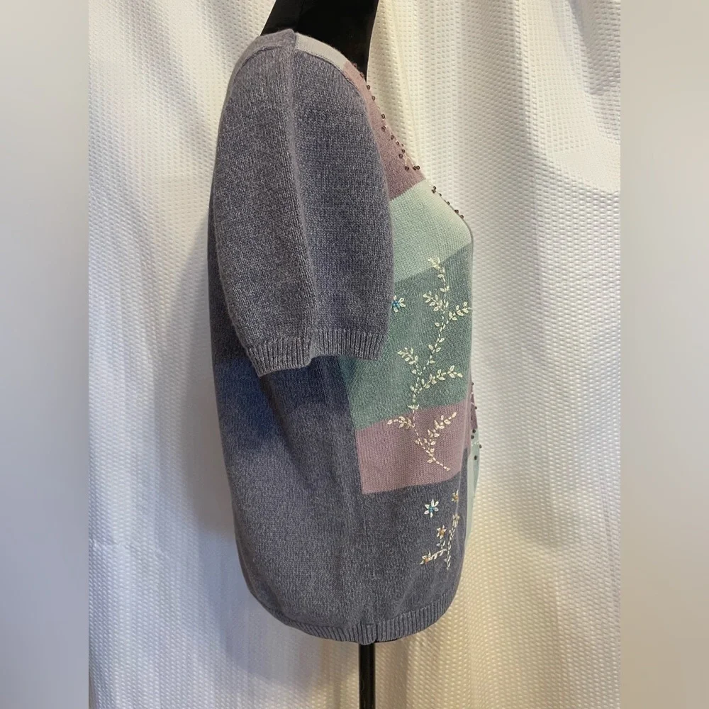 Alfred Dunner multicolor embroidered beaded accent short sleeve sweater medium